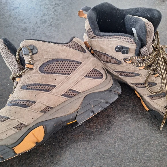 Merrell Men's Tan and Black Hiking Boots - Picture 8 of 8